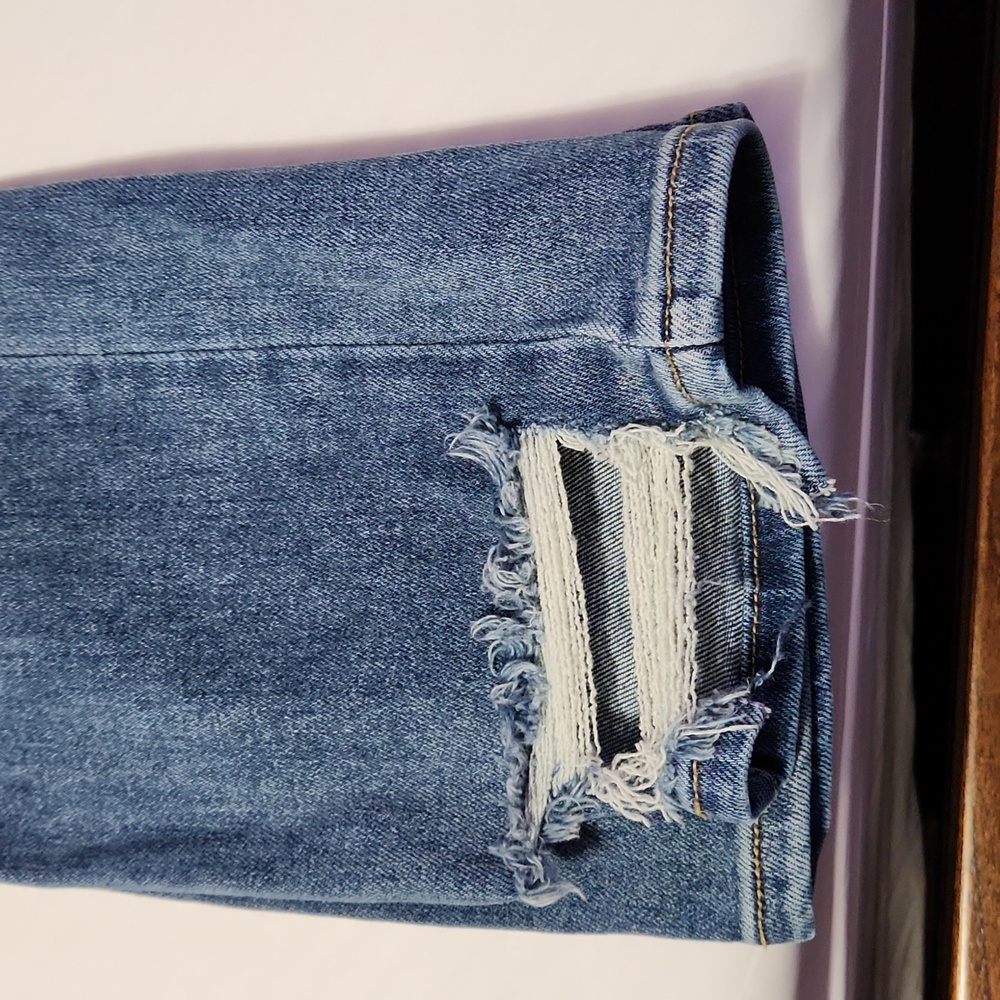 Judy Blue Jeans - Picture 3 of 3